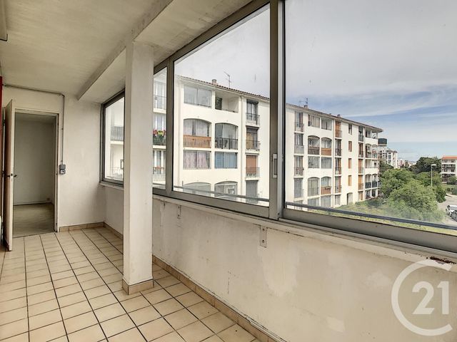 Appartement F4 à vendre - 4 pièces - 83.33 m2 - PERPIGNAN - 66 - LANGUEDOC-ROUSSILLON - Century 21 Terres Catalanes Appartement F4 à vendre - 4 pièces - 83.33 m2 - PERPIGNAN - 66 - LANGUEDOC-ROUSSILLON - Century 21 Terres Catalanes
