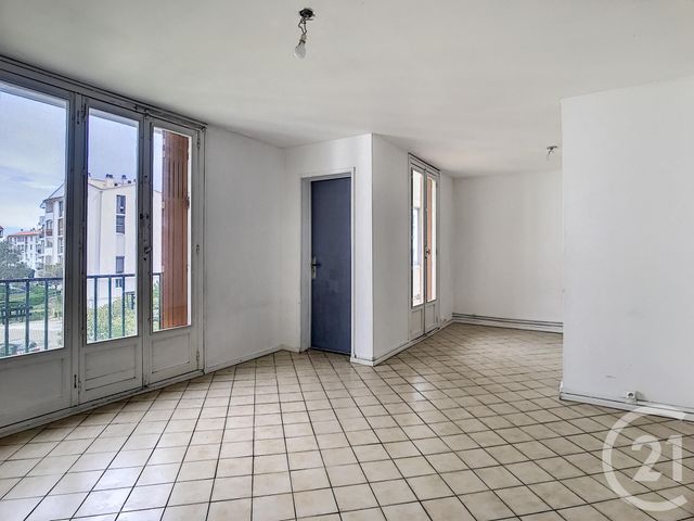 Appartement F4 à vendre - 4 pièces - 83.33 m2 - PERPIGNAN - 66 - LANGUEDOC-ROUSSILLON - Century 21 Terres Catalanes Appartement F4 à vendre - 4 pièces - 83.33 m2 - PERPIGNAN - 66 - LANGUEDOC-ROUSSILLON - Century 21 Terres Catalanes