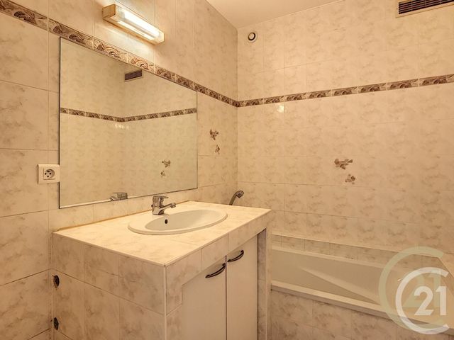 Appartement F3 à vendre - 3 pièces - 55.76 m2 - PERPIGNAN - 66 - LANGUEDOC-ROUSSILLON - Century 21 Terres Catalanes Appartement F3 à vendre - 3 pièces - 55.76 m2 - PERPIGNAN - 66 - LANGUEDOC-ROUSSILLON - Century 21 Terres Catalanes