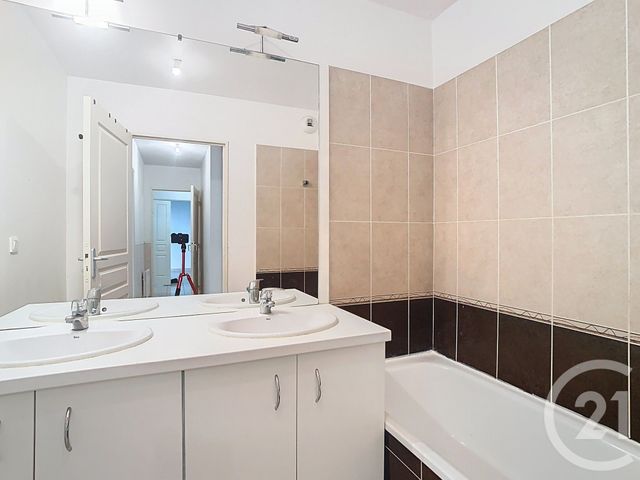 Afficher la photo en grand Appartement T3 à vendre - 3 pièces - 63.15 m2 - PERPIGNAN - 66 - LANGUEDOC-ROUSSILLON - Century 21 Terres Catalanes