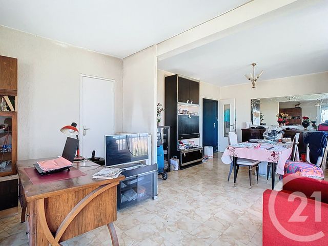 Afficher la photo en grand Appartement T3 à vendre - 3 pièces - 84.95 m2 - PERPIGNAN - 66 - LANGUEDOC-ROUSSILLON - Century 21 Terres Catalanes