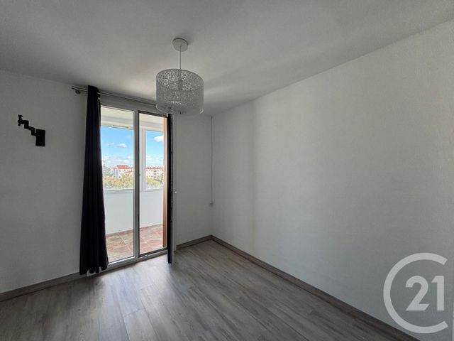 Appartement T5 à louer - 5 pièces - 82.74 m2 - PERPIGNAN - 66 - LANGUEDOC-ROUSSILLON - Century 21 Terres Catalanes