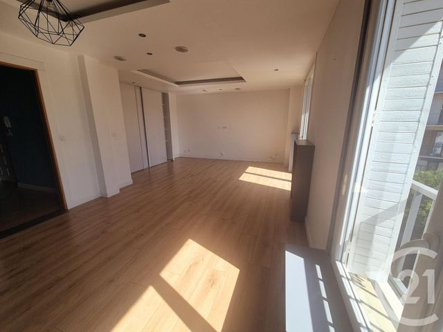 Appartement F3 à louer - 3 pièces - 70.0 m2 - PERPIGNAN - 66 - LANGUEDOC-ROUSSILLON - Century 21 Terres Catalanes