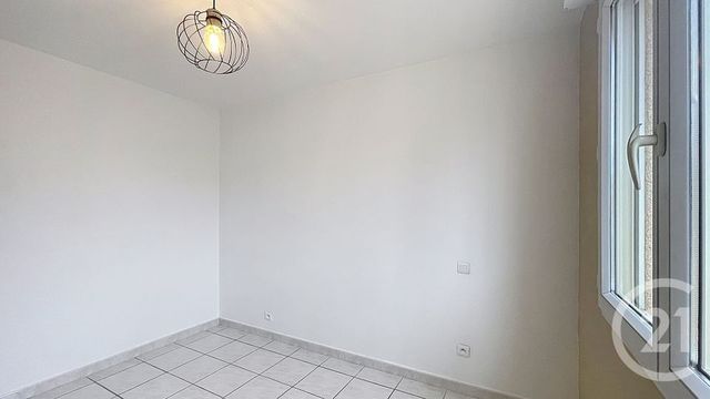 Appartement F3 à louer - 3 pièces - 57.61 m2 - ST ESTEVE - 66 - LANGUEDOC-ROUSSILLON - Century 21 Terres Catalanes